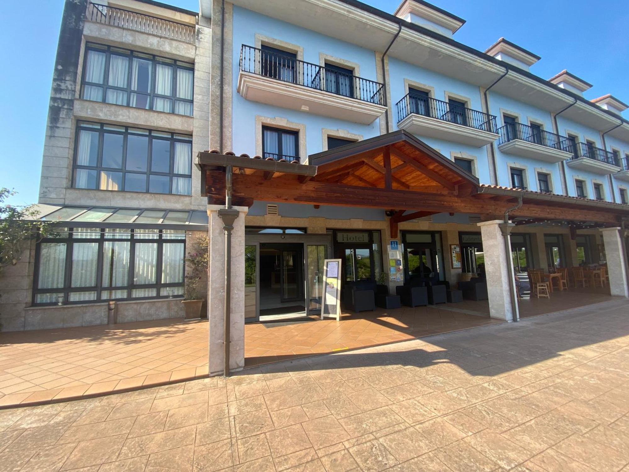 Hotel Cristina Нореньа Экстерьер фото