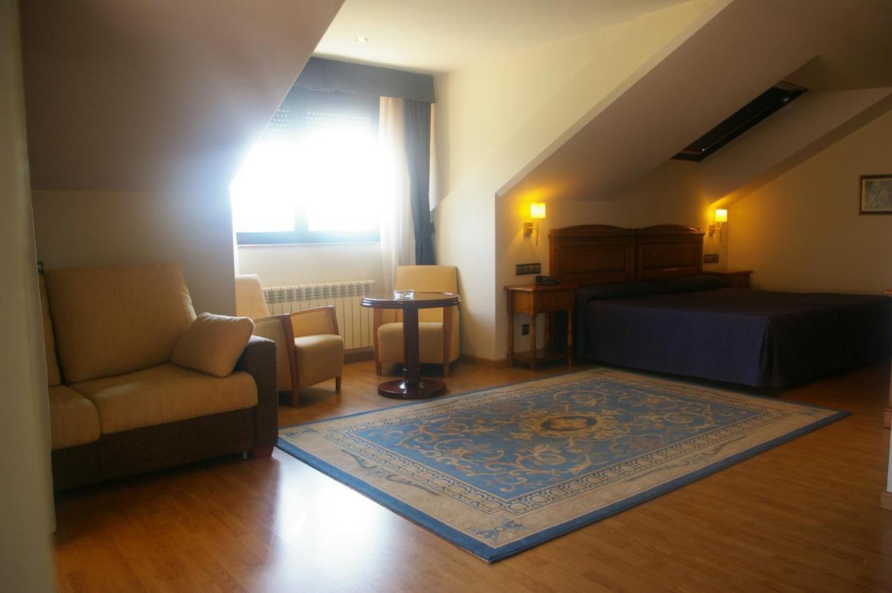 Hotel Cristina Нореньа Экстерьер фото