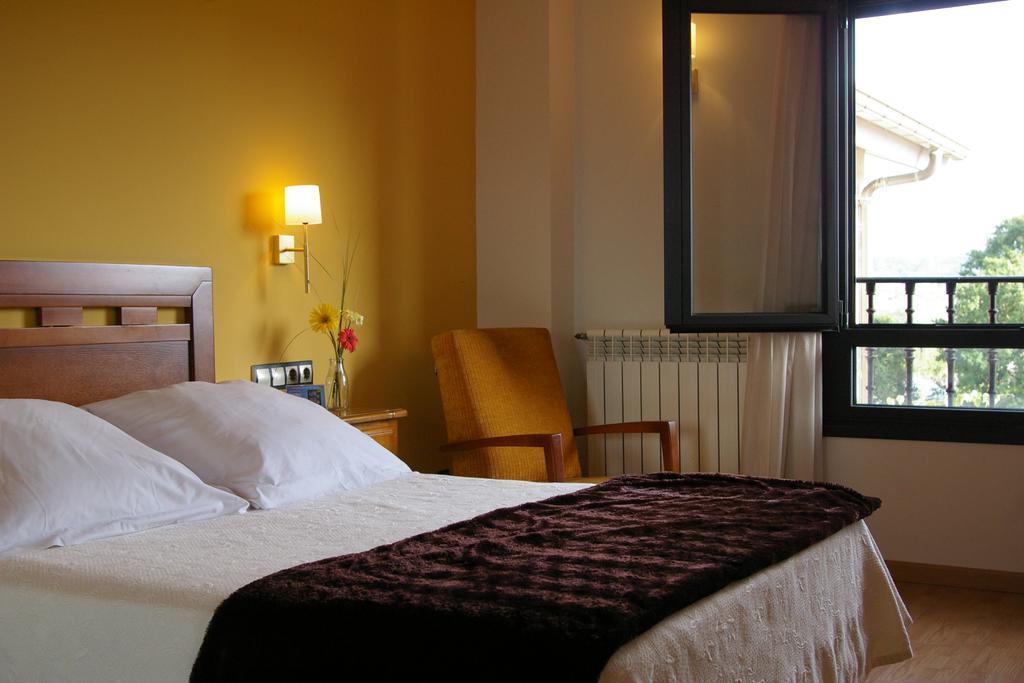 Hotel Cristina Нореньа Экстерьер фото